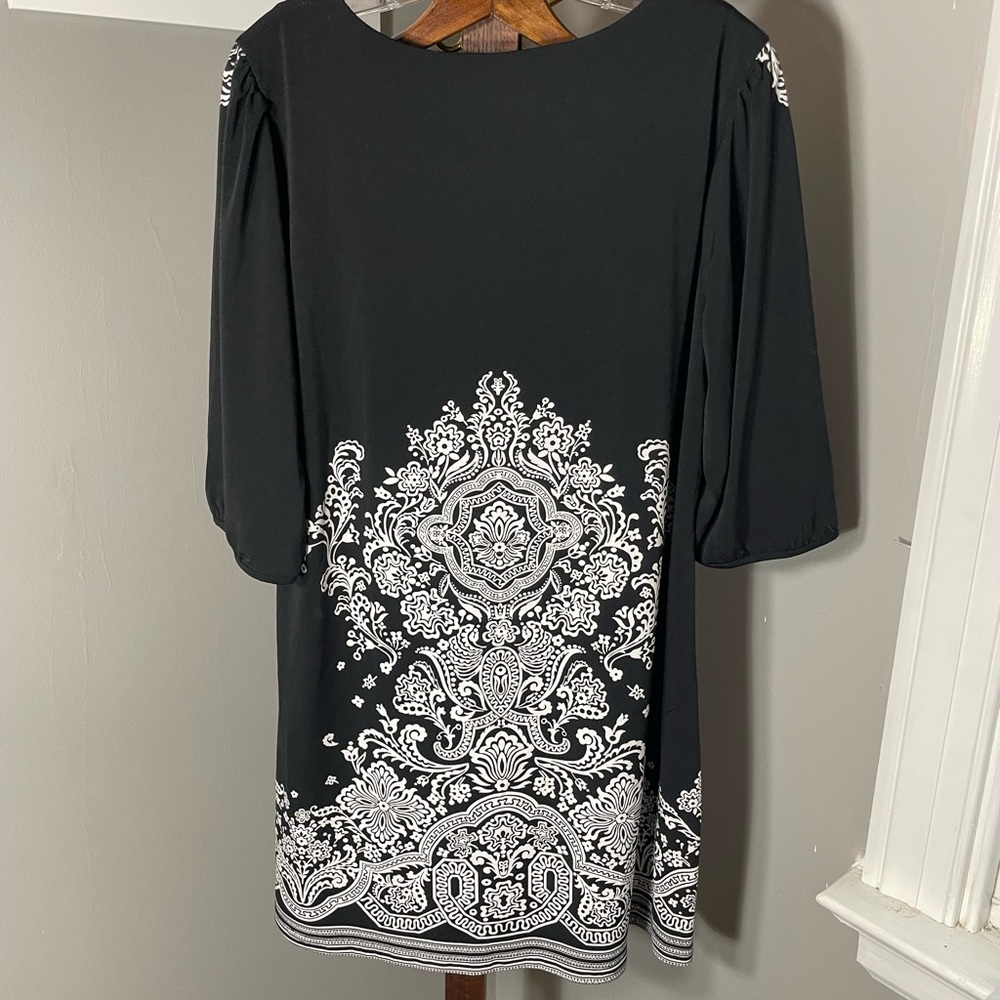 Papillon Blanc Black and White Graphic Tunic Dress with 3/4 Sleeves - Picture 3 of 4